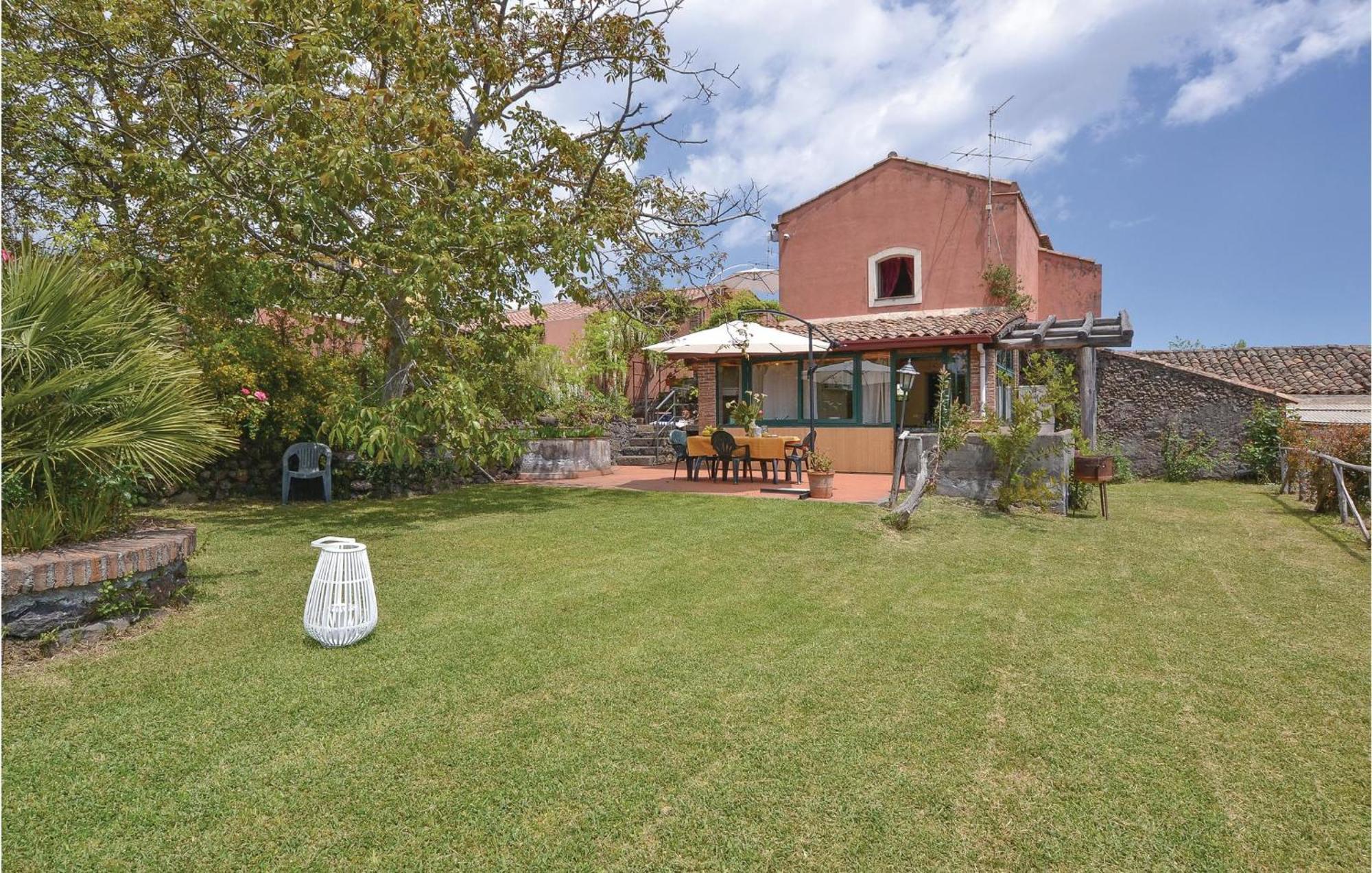 La Pedrera Villa Sant'Alfio Exterior photo